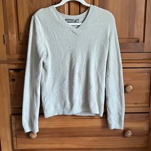 Very soft and comfortable V neck medium sweater